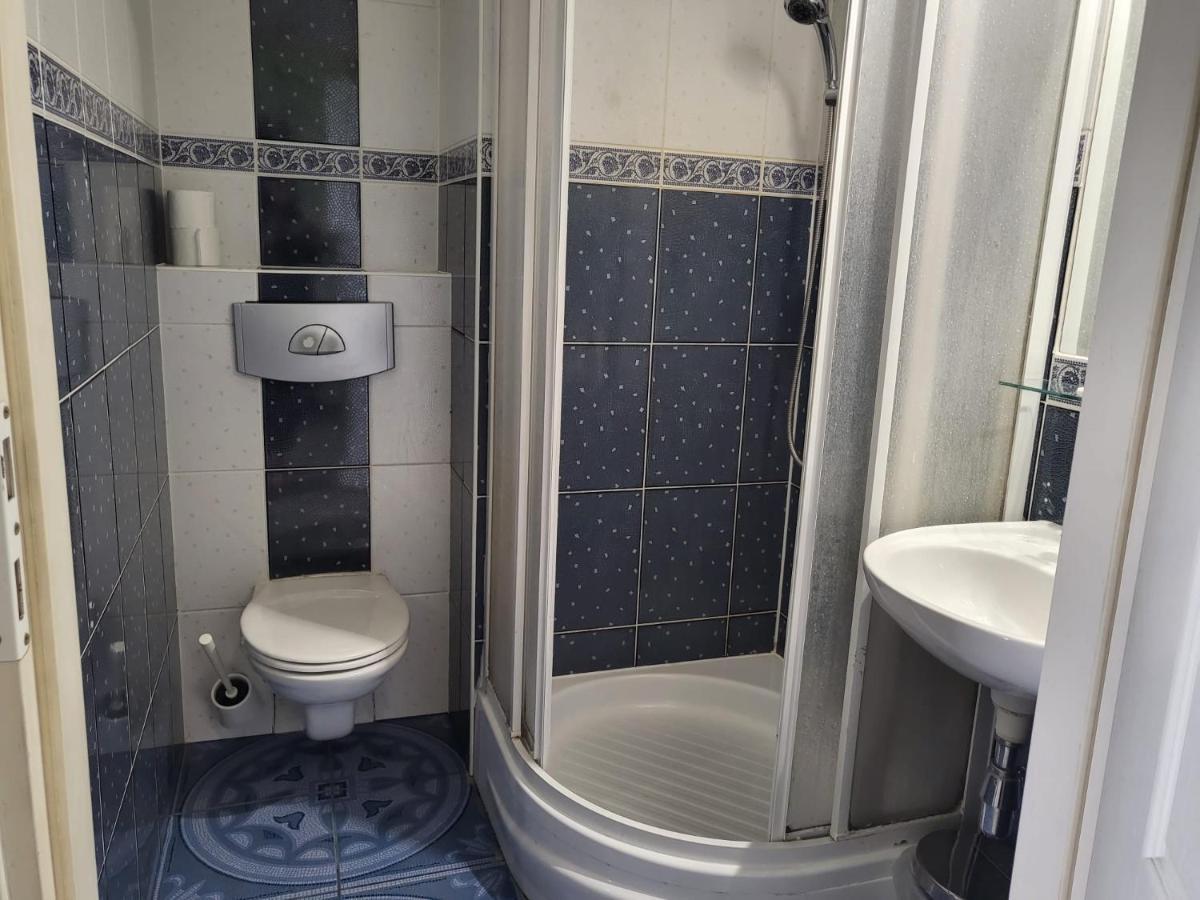 Hostel Bialoleka - Darmowy Parking, Szybkie Wifi! Warszawa Exteriör bild