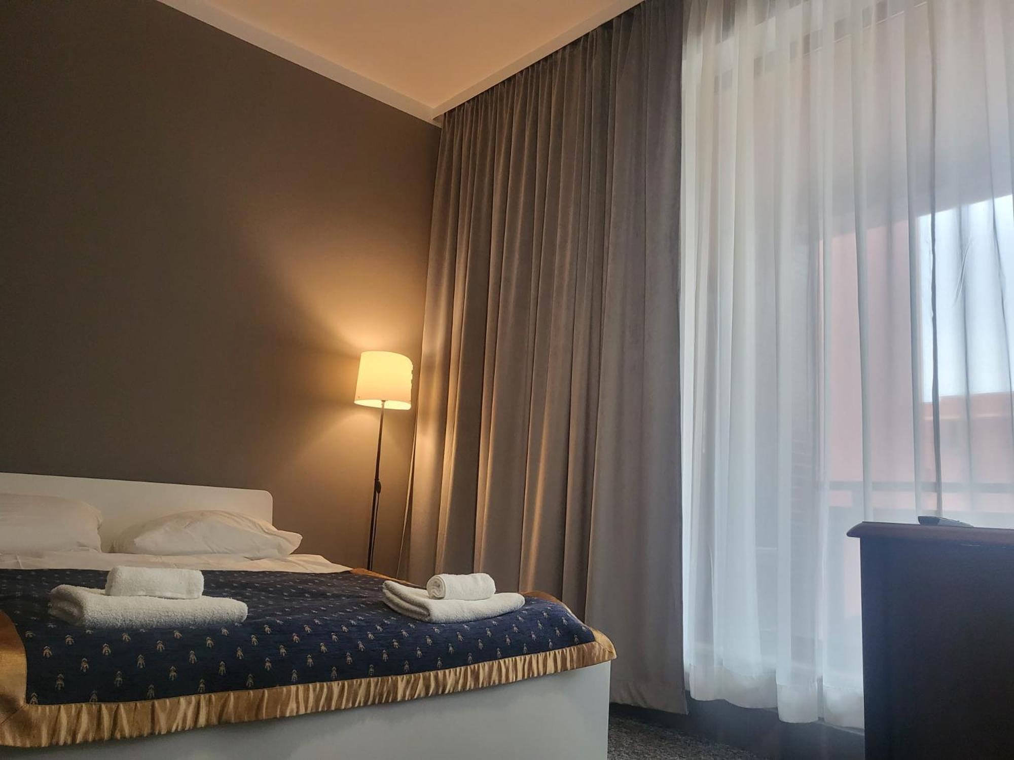 Hostel Bialoleka - Darmowy Parking, Szybkie Wifi! Warszawa Exteriör bild
